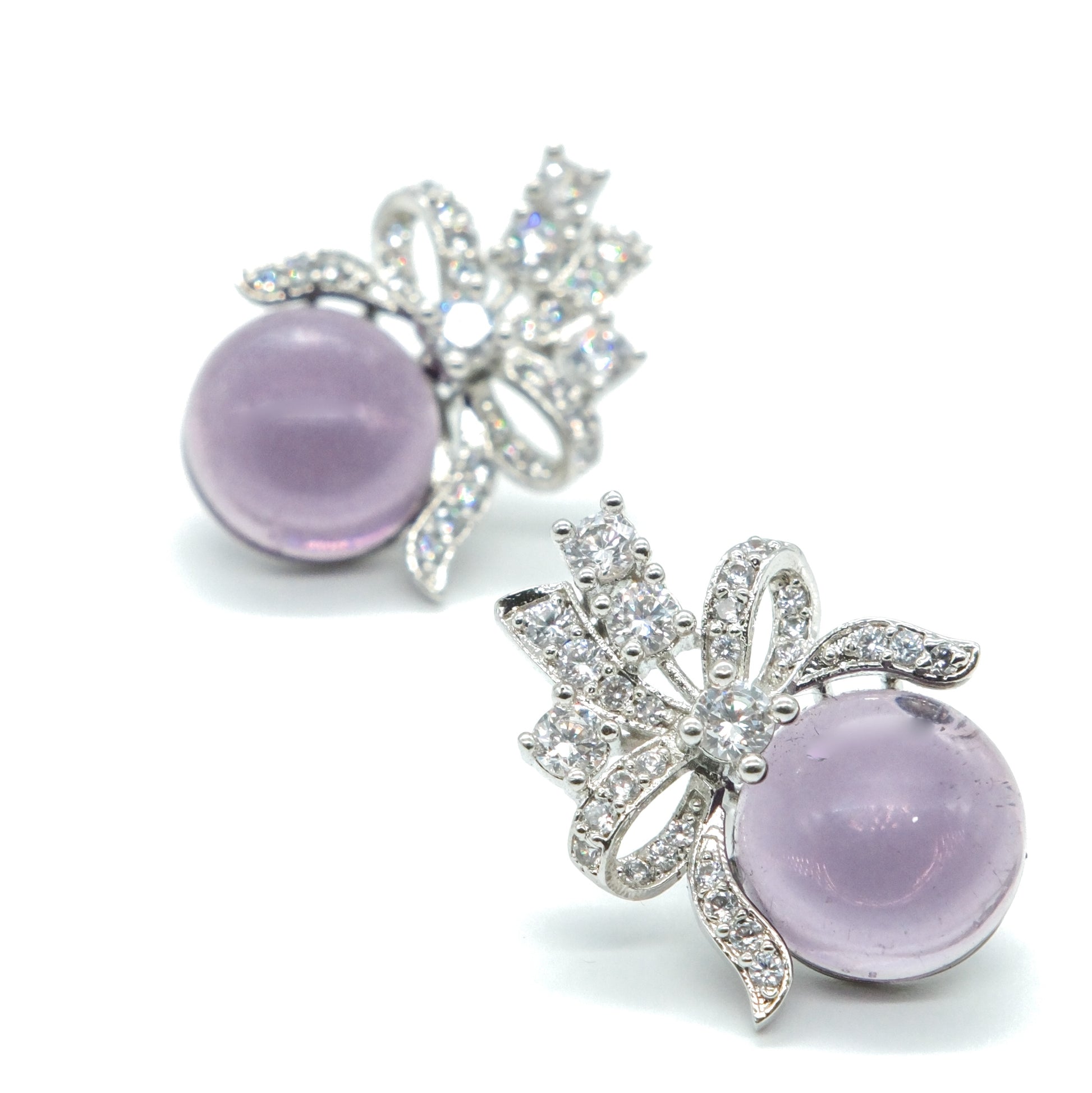 light-purple-bow-stud-earrings-close-up